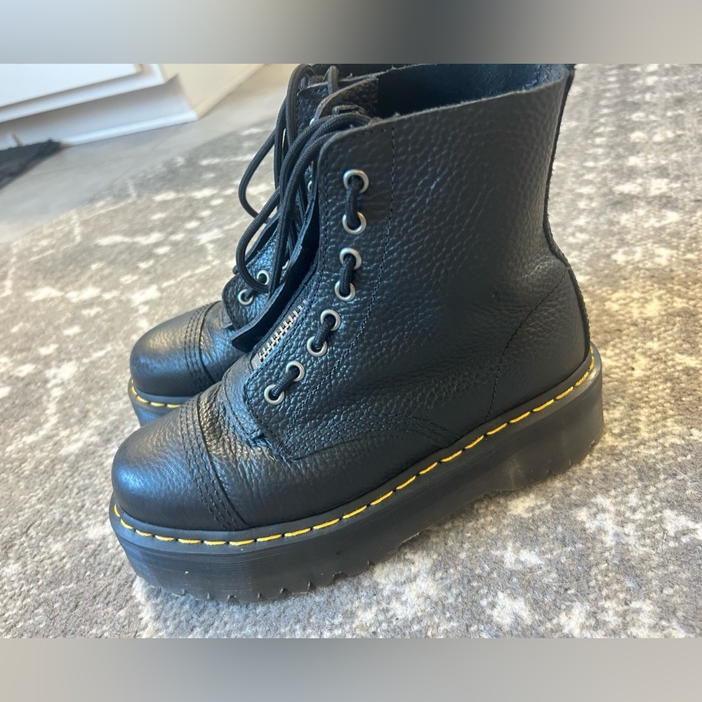 Women’s Dr Martens!!!! - Picture 3 of 4